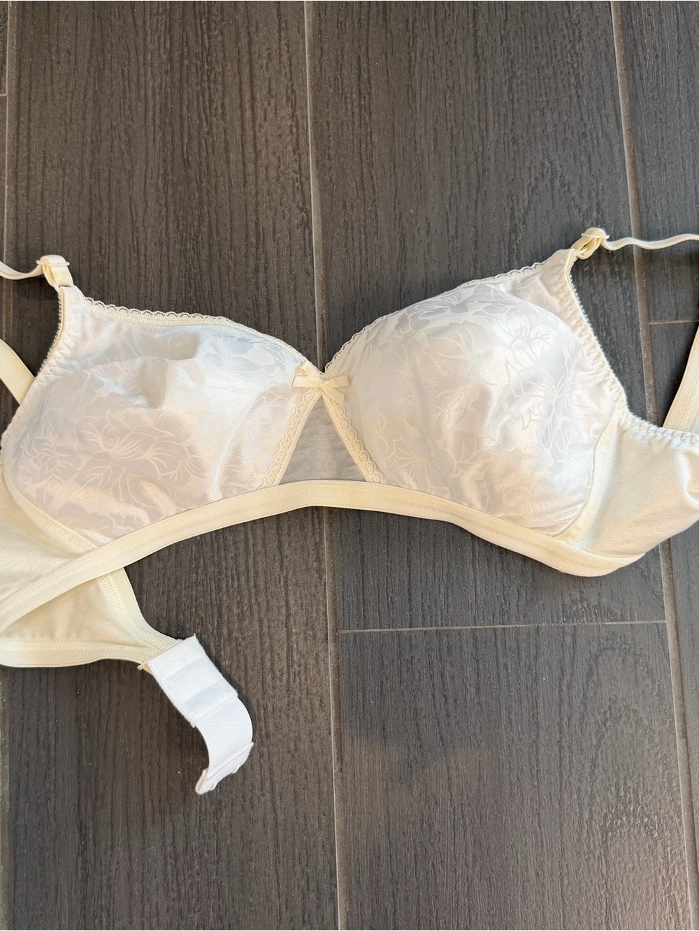 Classic Lace-Detail Wireless Bra in Ivory
